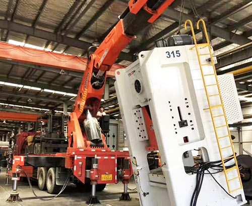 小金附近随车吊出租，轻松解决运输难题