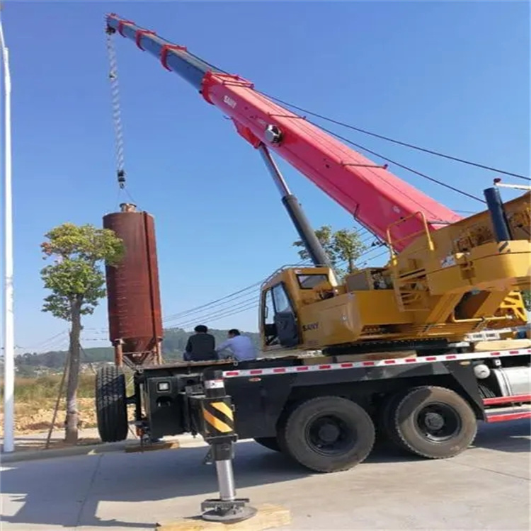 小金专业吊车租赁多少钱