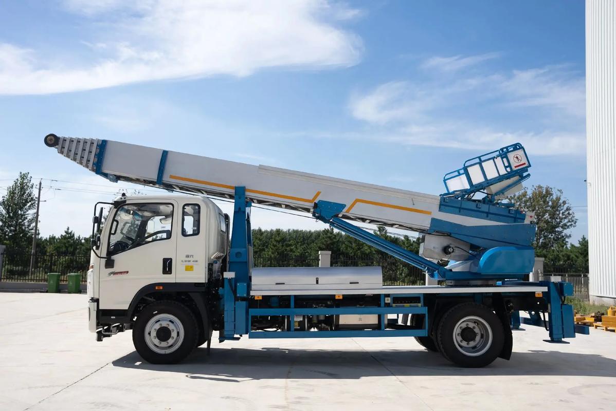 小金云梯上料车租赁费用