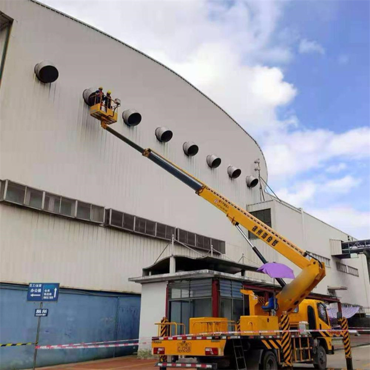 小金高空作业车出租服务：专业广告牌安装解决方案