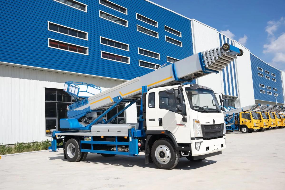 小金出租云梯车高空作业车 建筑垃圾搬运