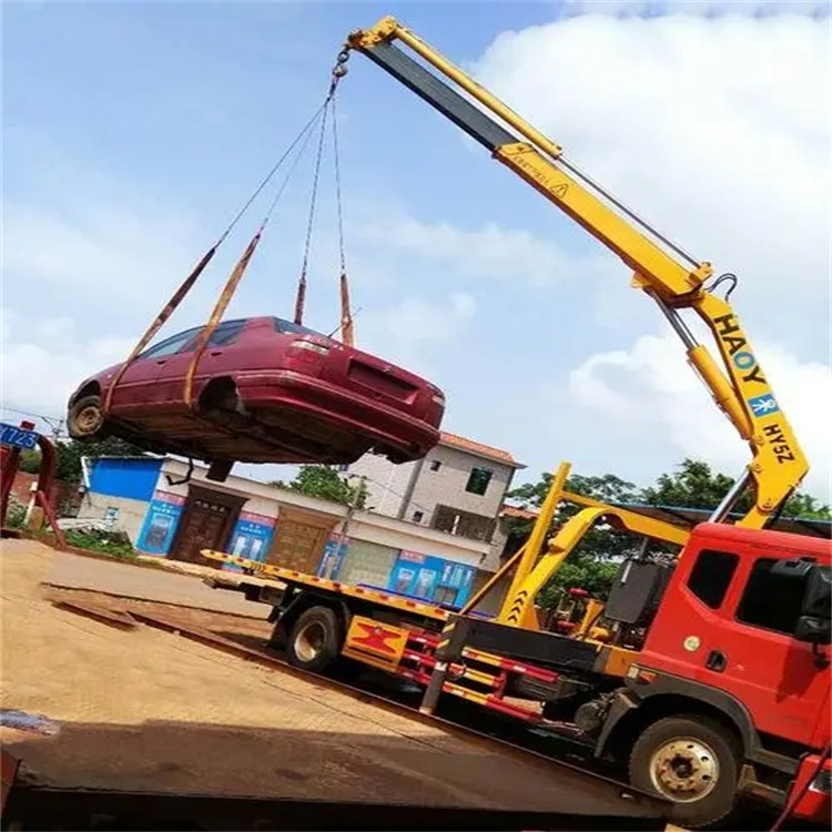 小金吊车吊汽车的正确方法