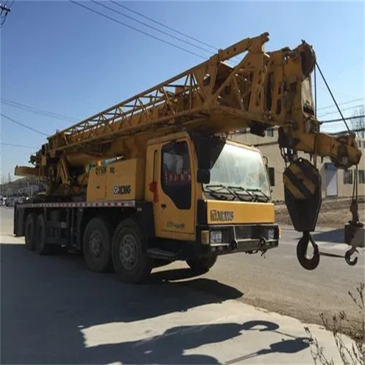 小金哪里有专业吊车出租